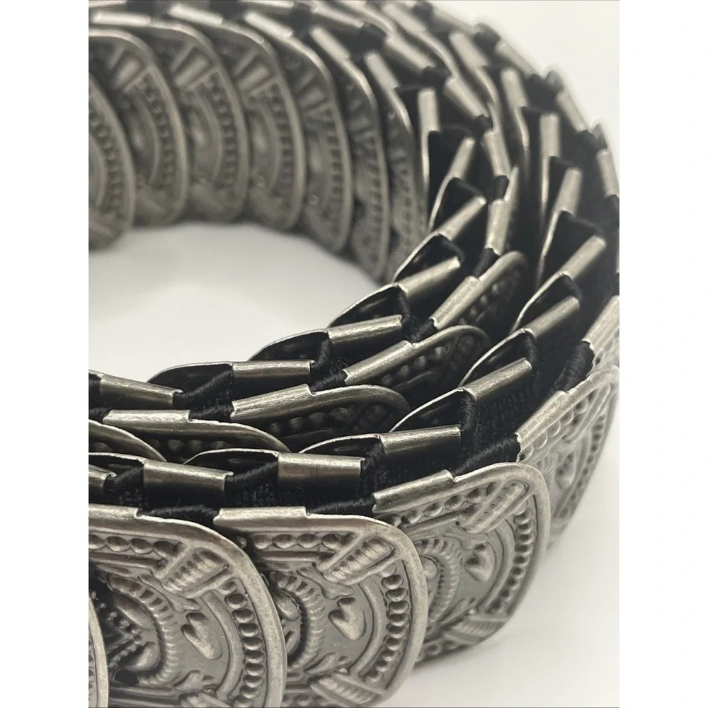 Vintage 1990s Silver Tone Shingled Embossed Metal Stretch Belt 34-43 inch